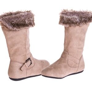 Girls NWTs Tan Boots sz 2/3